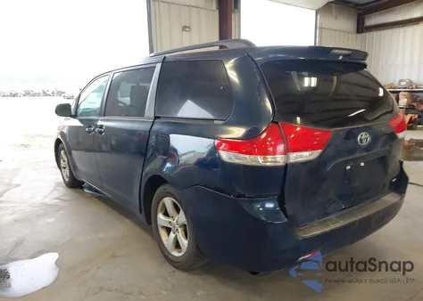 2012 Toyota Sienna Le V6 8 Passenger z USA, uszkodzony, nr VIN 5TDKK3DC4CS269466